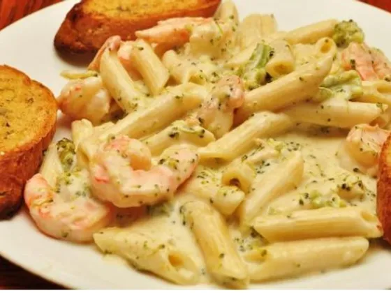 Pasta penne con camarones